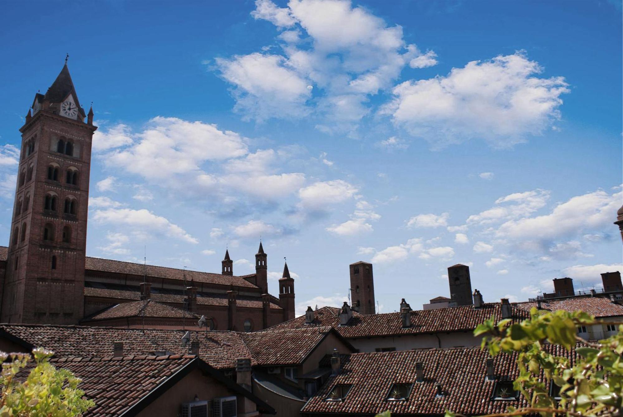 Casa Caroli, Charme E Comfort Nel Cuore Di Alba Buitenkant foto