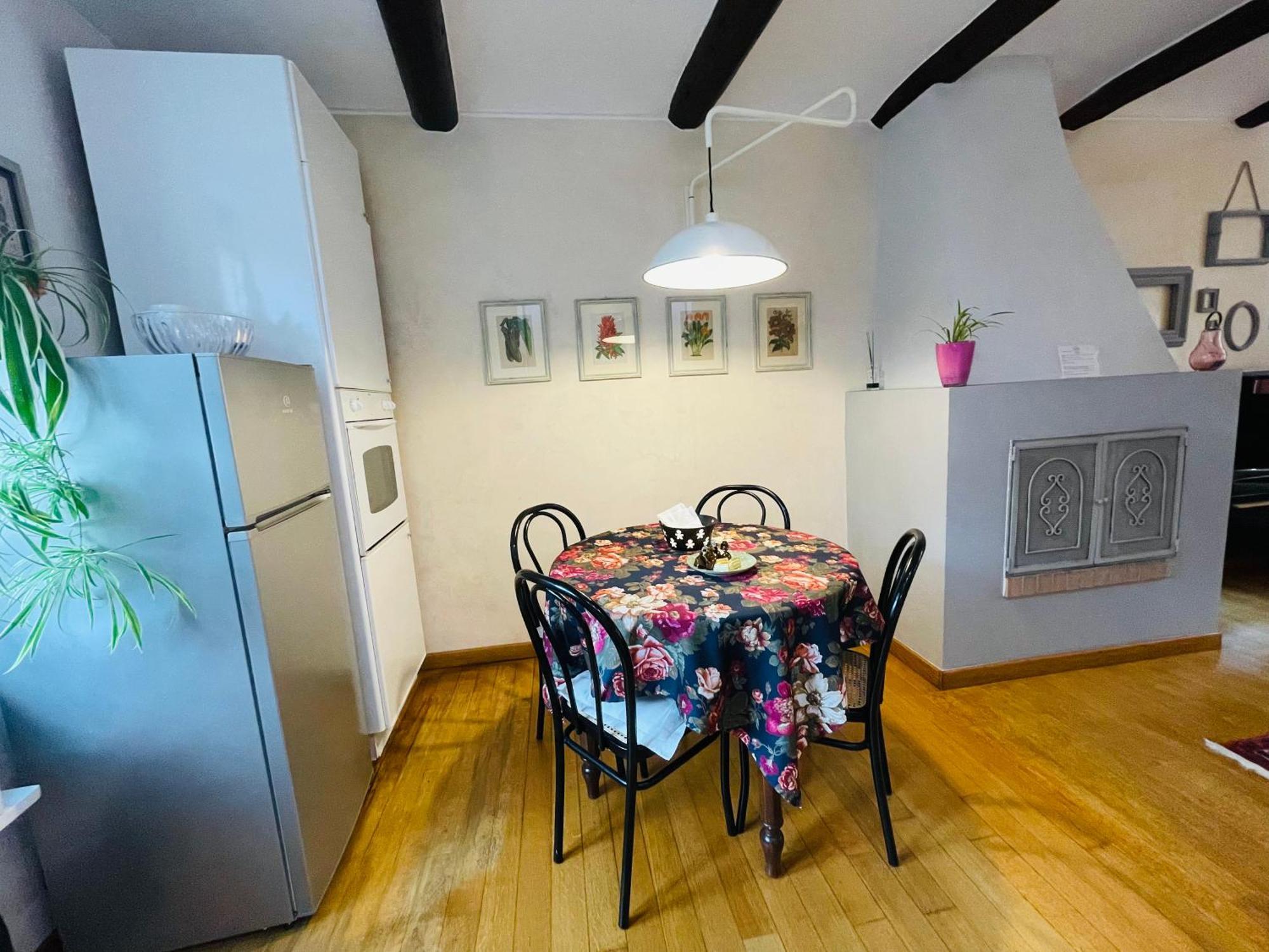 Casa Caroli, Charme E Comfort Nel Cuore Di Alba Buitenkant foto