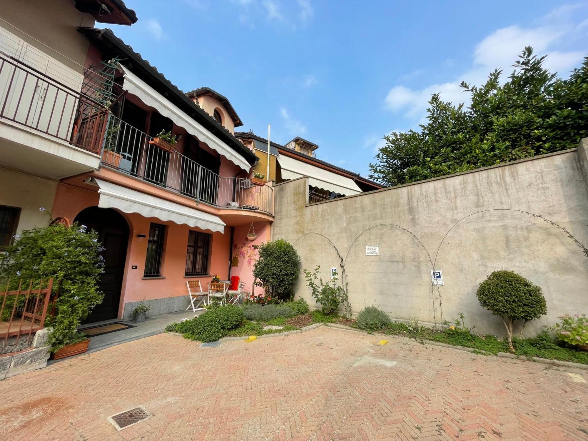 Casa Caroli, Charme E Comfort Nel Cuore Di Alba Buitenkant foto
