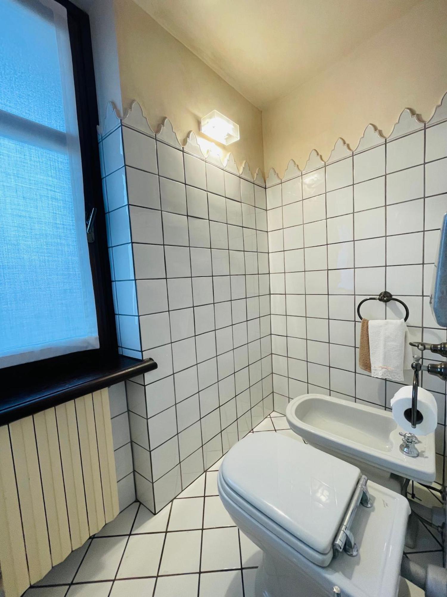 Casa Caroli, Charme E Comfort Nel Cuore Di Alba Buitenkant foto