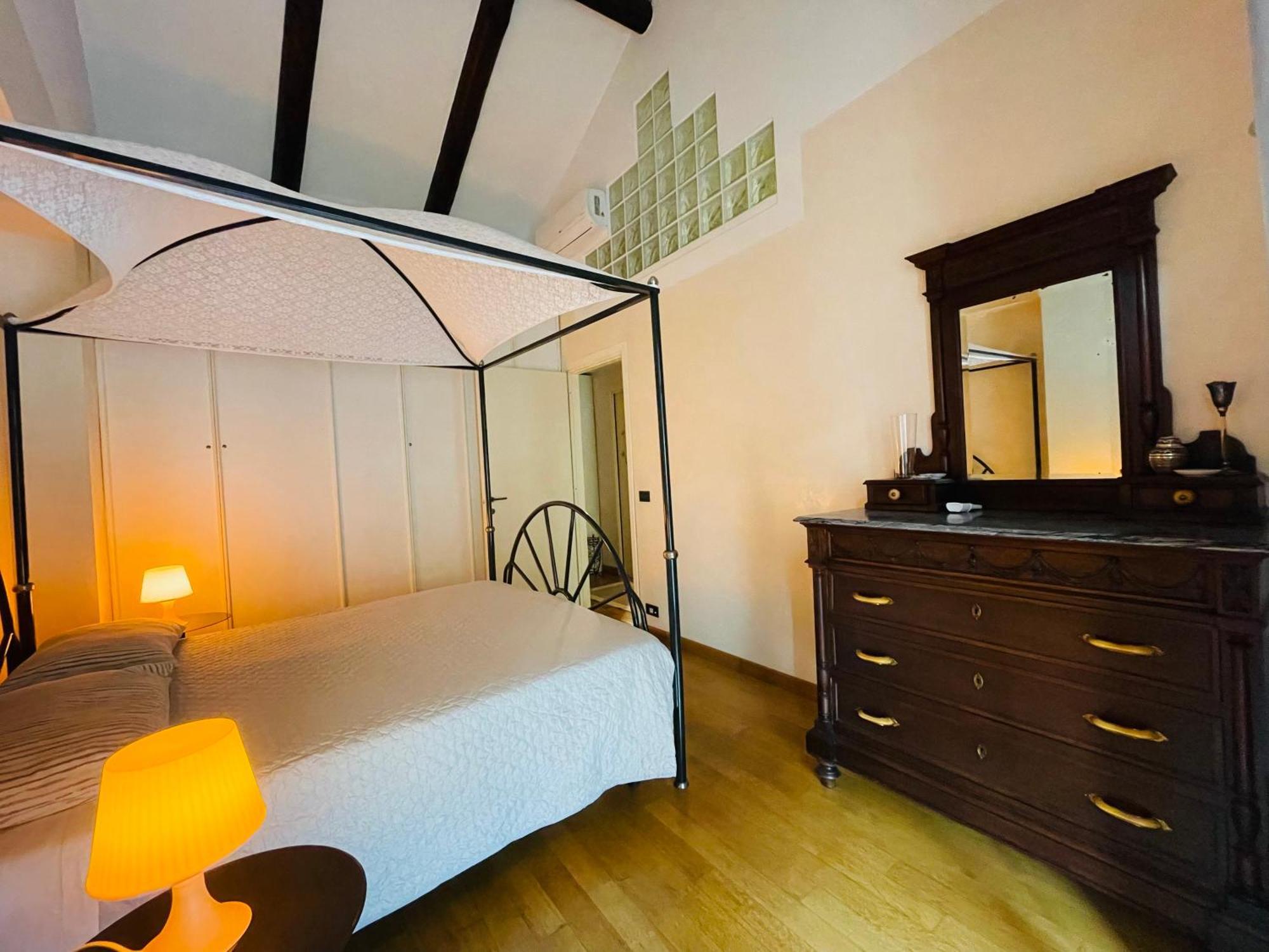 Casa Caroli, Charme E Comfort Nel Cuore Di Alba Buitenkant foto