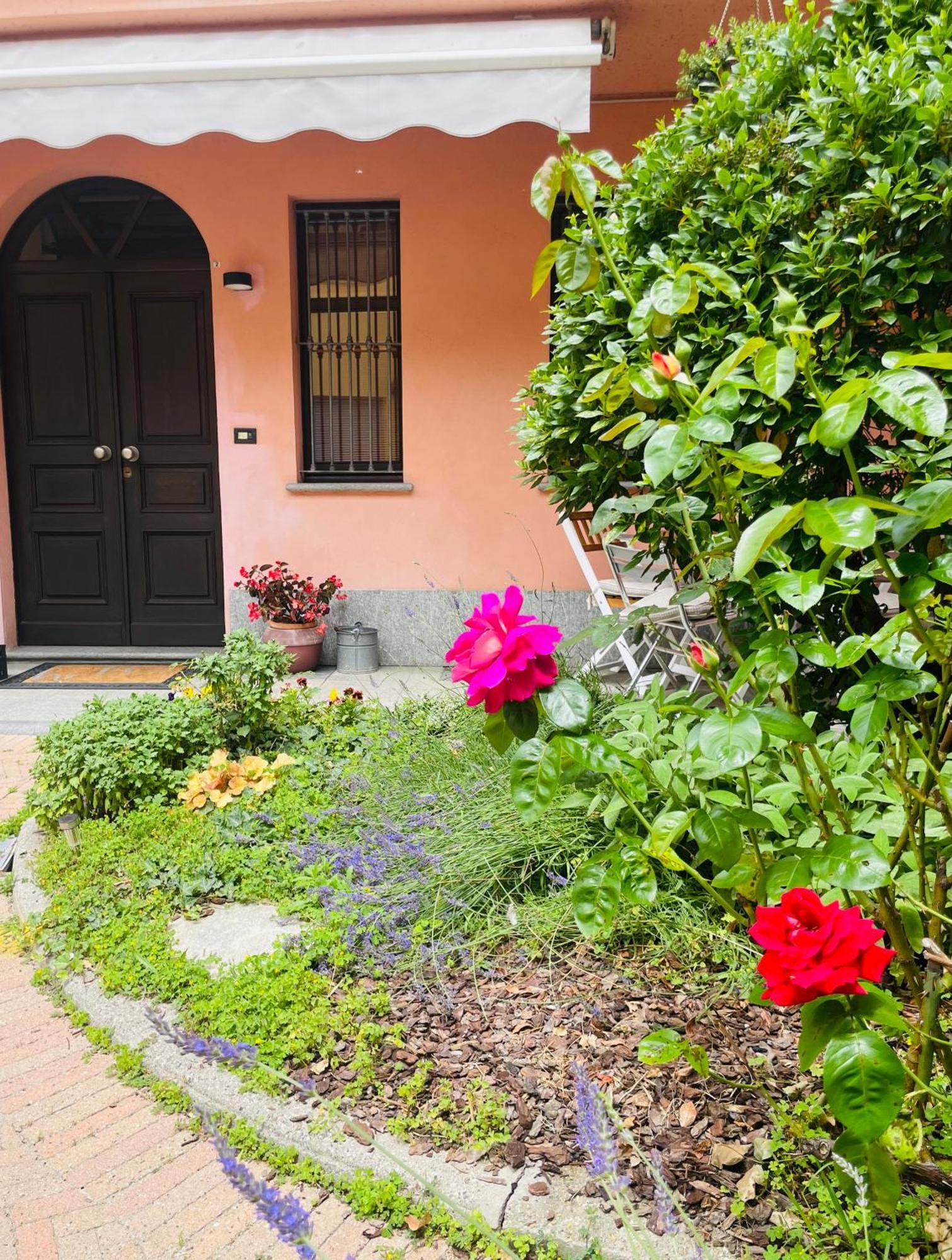 Casa Caroli, Charme E Comfort Nel Cuore Di Alba Buitenkant foto