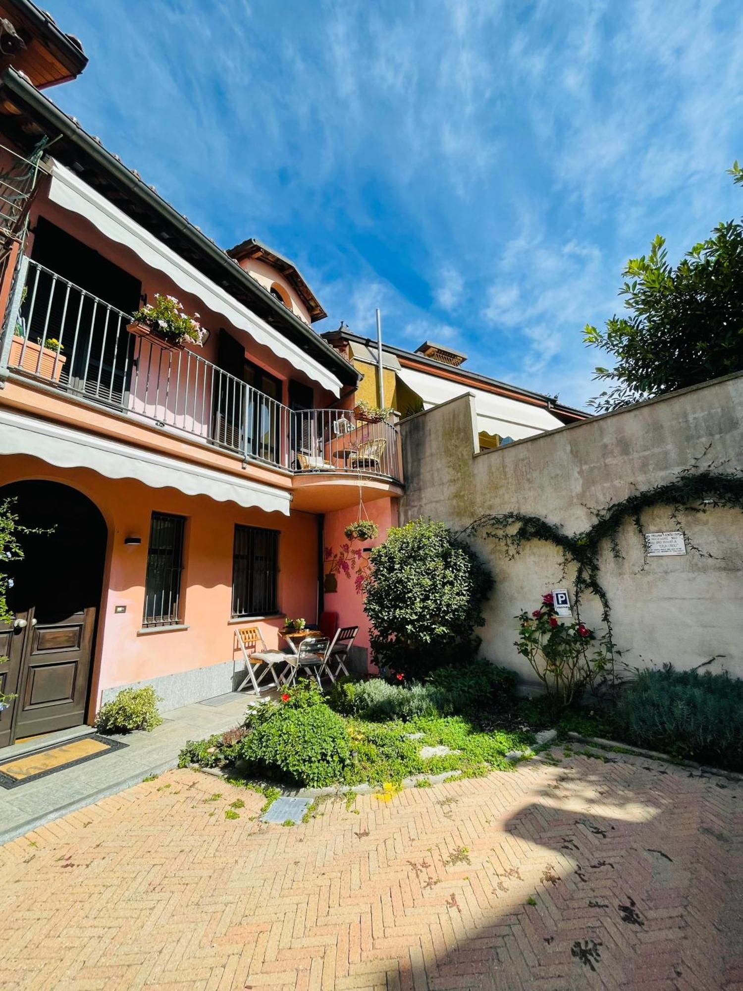 Casa Caroli, Charme E Comfort Nel Cuore Di Alba Buitenkant foto