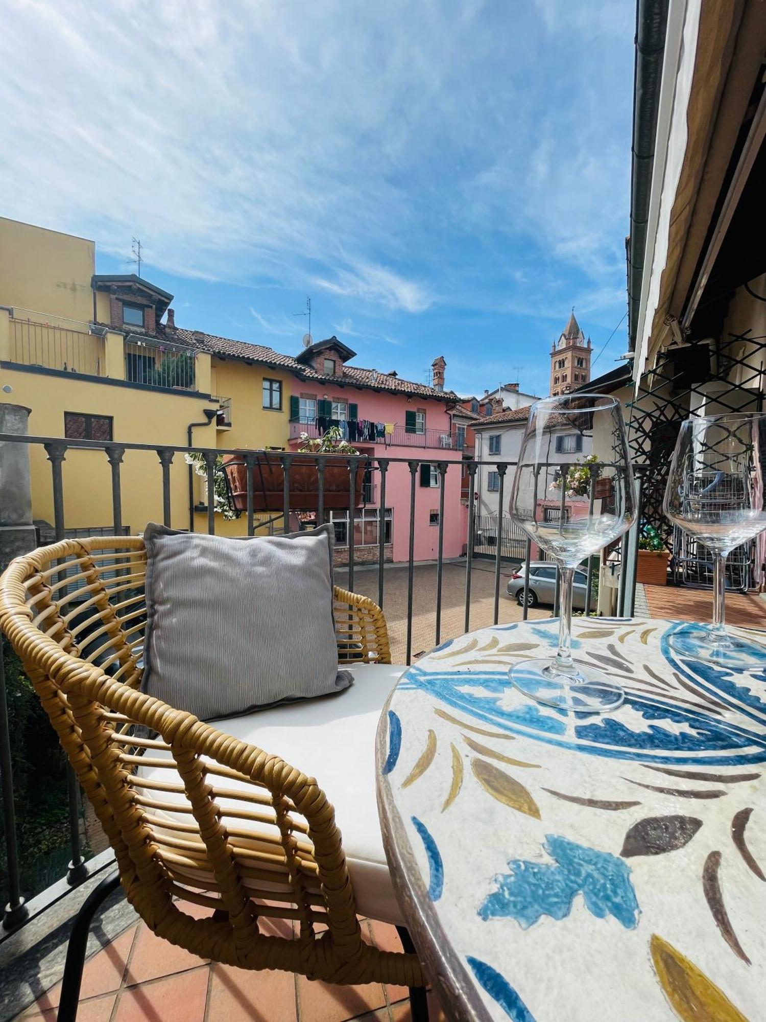 Casa Caroli, Charme E Comfort Nel Cuore Di Alba Buitenkant foto