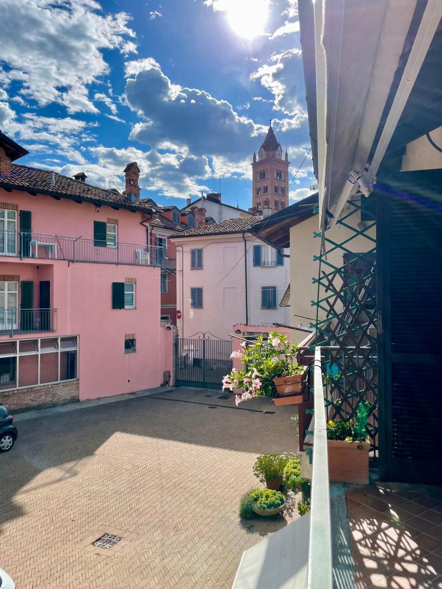 Casa Caroli, Charme E Comfort Nel Cuore Di Alba Buitenkant foto