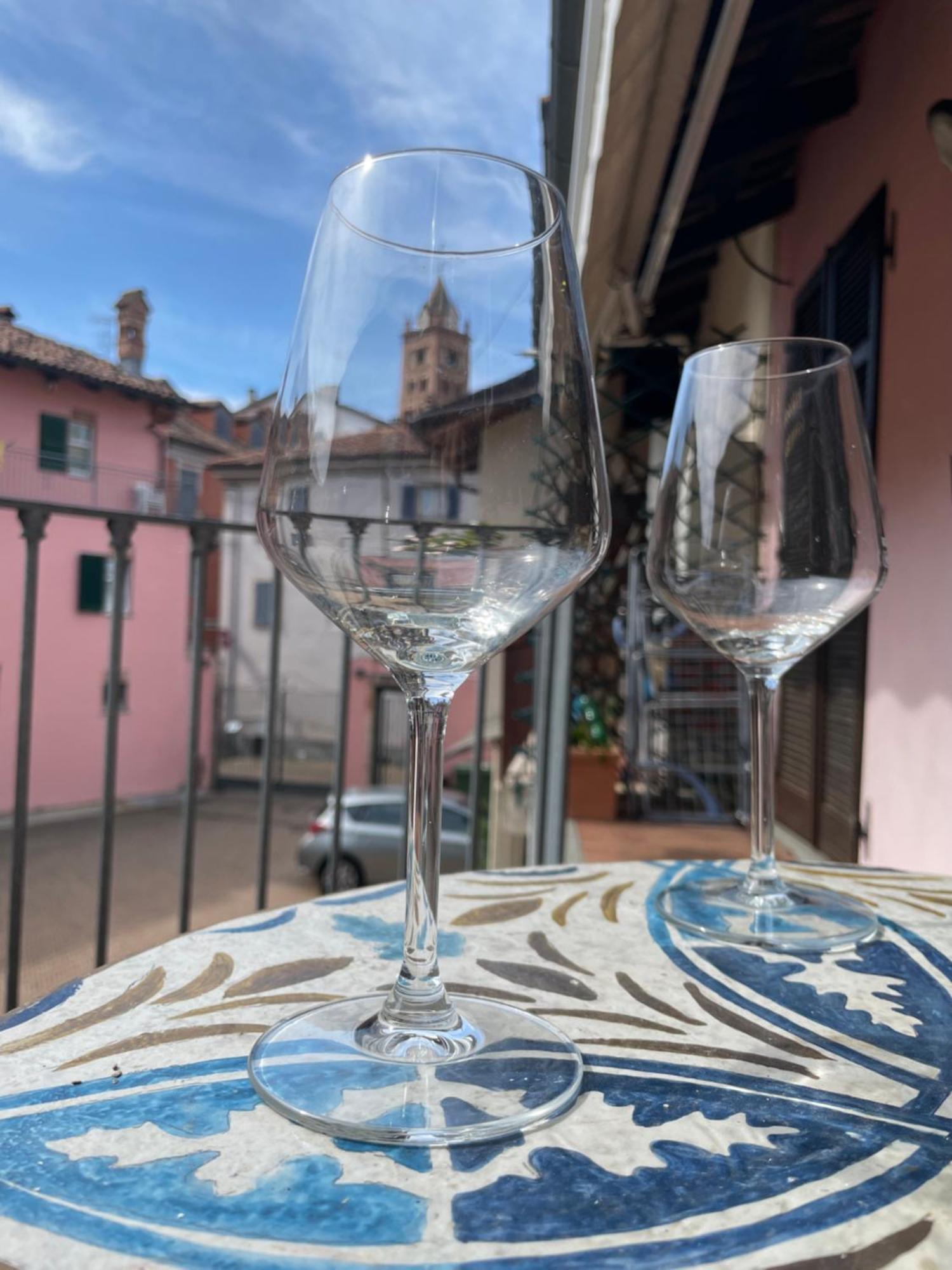 Casa Caroli, Charme E Comfort Nel Cuore Di Alba Buitenkant foto