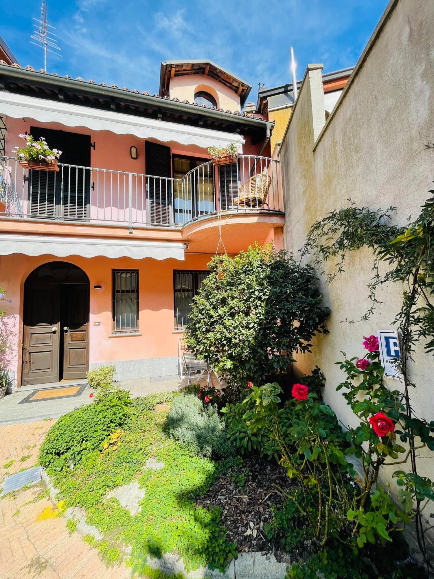 Casa Caroli, Charme E Comfort Nel Cuore Di Alba Buitenkant foto