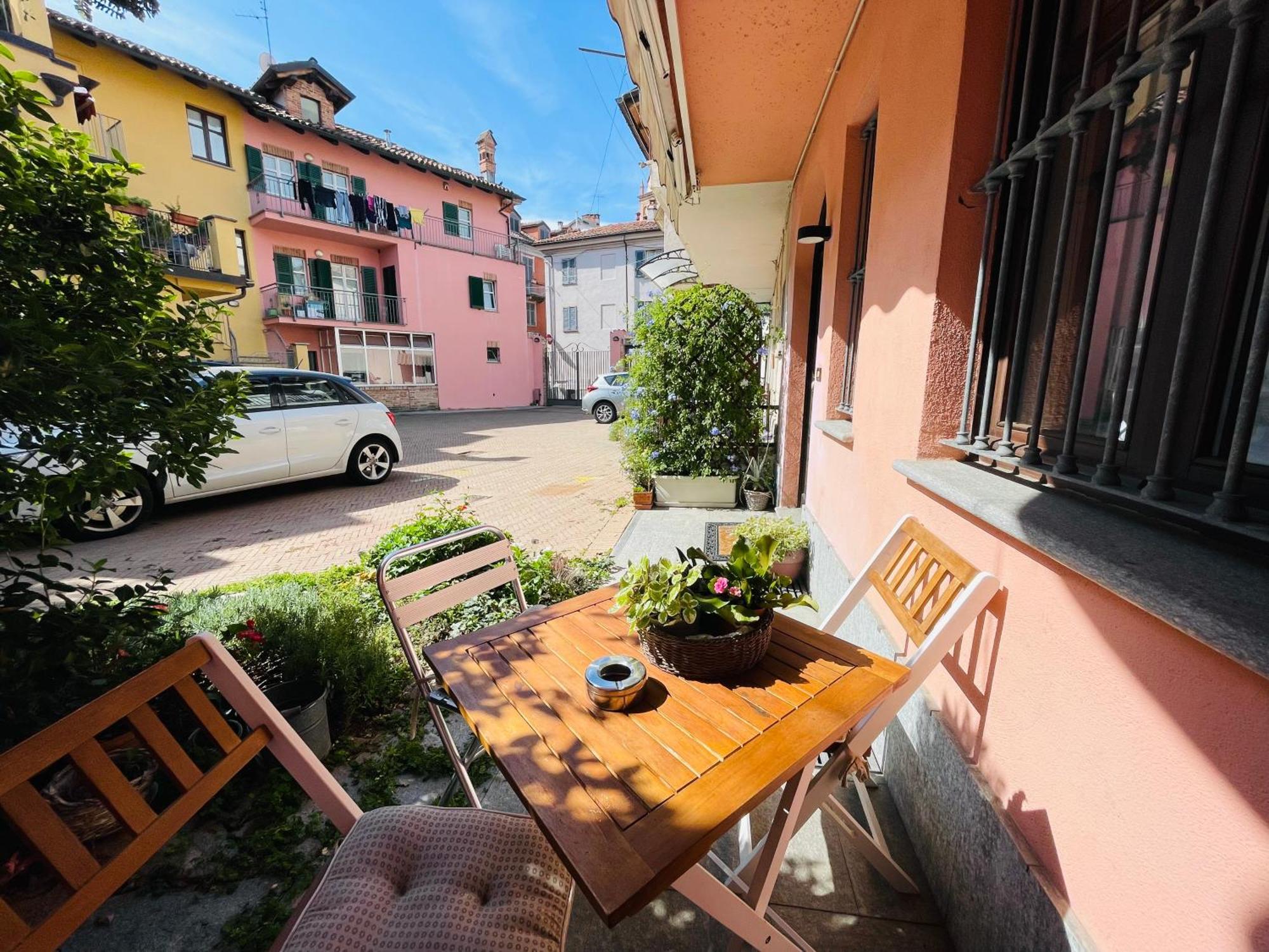 Casa Caroli, Charme E Comfort Nel Cuore Di Alba Buitenkant foto